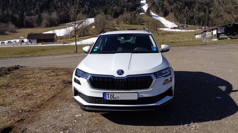 Gebraucht Skoda Karoq 150 PS (110 kW) 2023 Weiß SUV