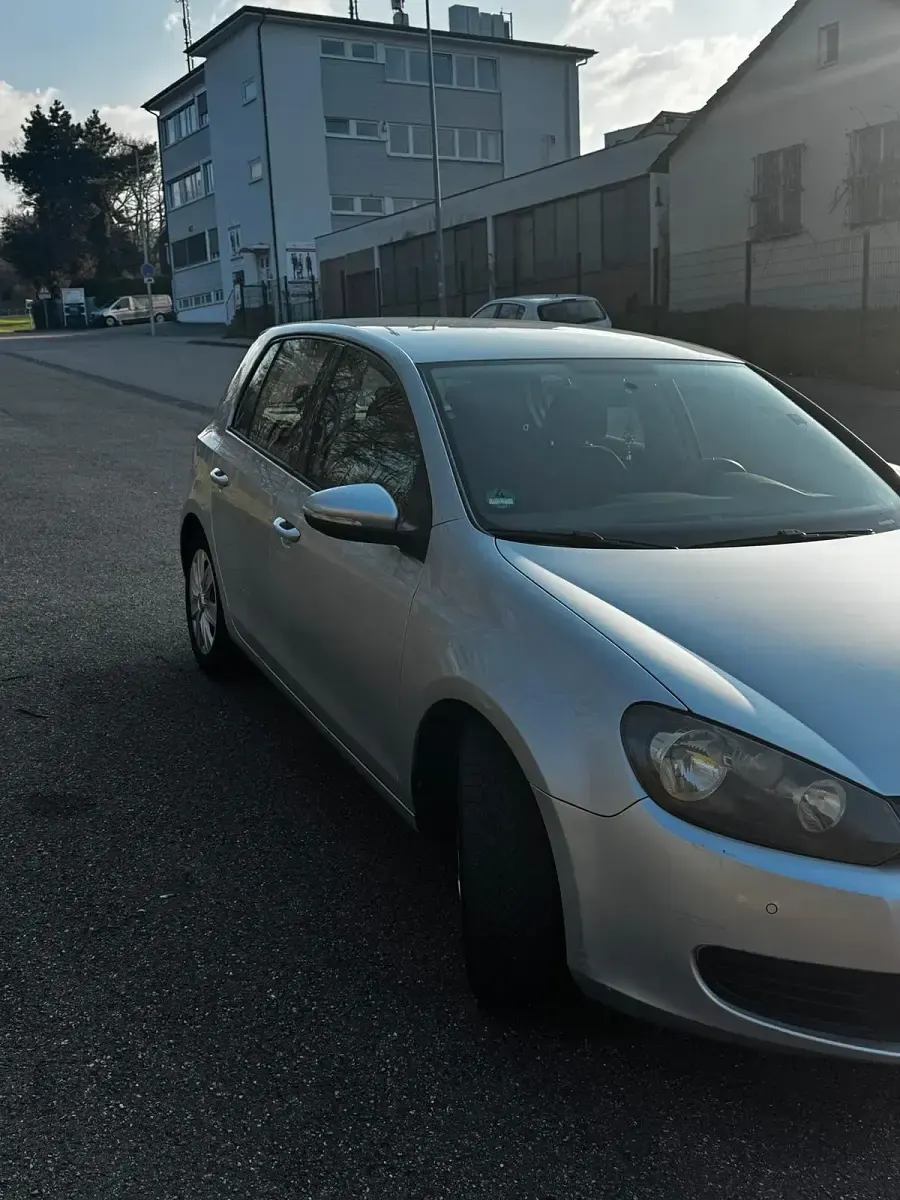 Gebraucht VW Golf VI 122 PS (89 kW) 2010 Silber Kleinwagen