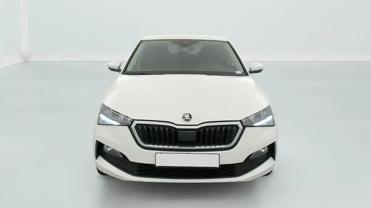 Gebraucht Skoda Scala Ambition 95 PS (69 kW) 2023 Blanc candy Kleinwagen
