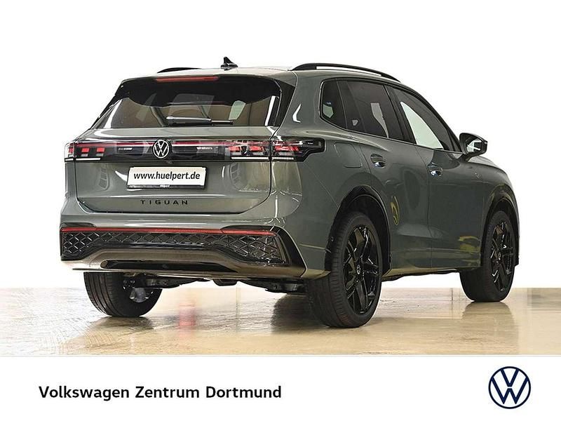 Neu VW Tiguan R-line 150 PS (110 kW) 2026 Cipressinogrün metallic SUV