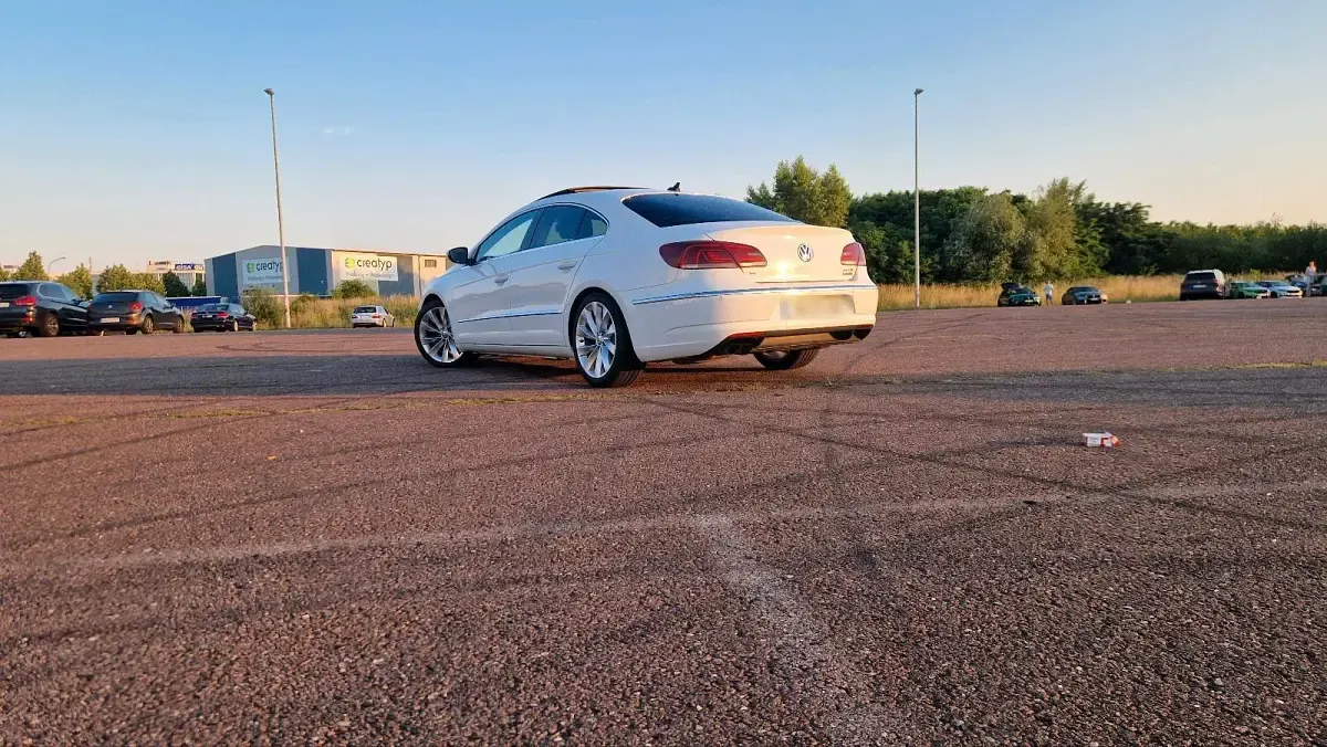 Gebraucht VW Passat 184 PS (135 kW) 2018 Weiß Coupé