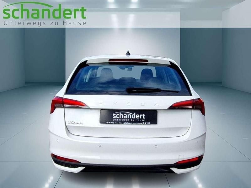 Gebraucht Skoda Scala Essence 95 PS (69 kW) 2024 Candyweiß (weiß) Kleinwagen