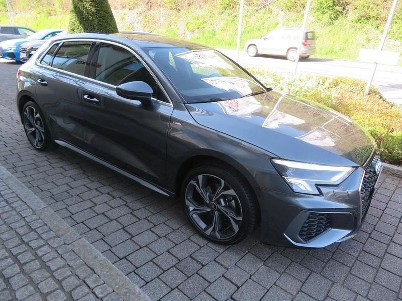 Second-hand Audi A3 S-Line 150 CP (110 kW) 2024 Gri Berlinǎ