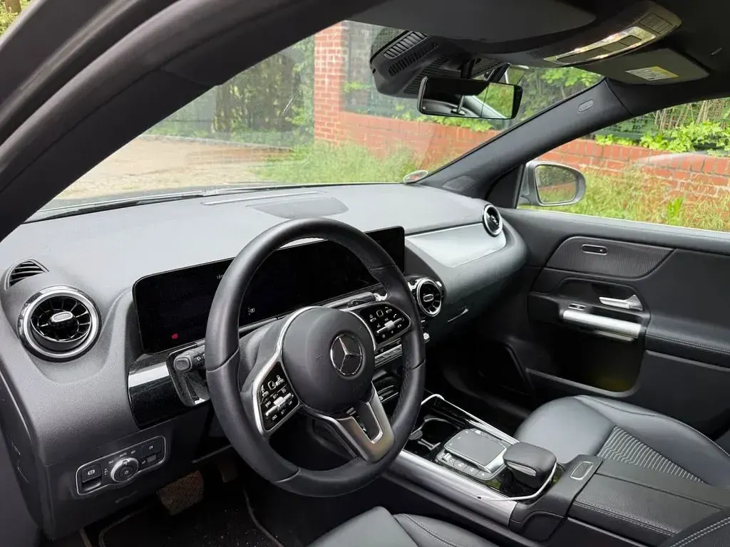 Gebraucht Mercedes GLA200 Progressive 163 PS (119 kW) 2022 Grau SUV