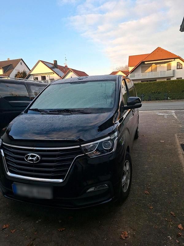 Schwarz Gebraucht 2020 Hyundai H-1 Trend Van | 25.900 € (Superpreis) - Bild 1/4