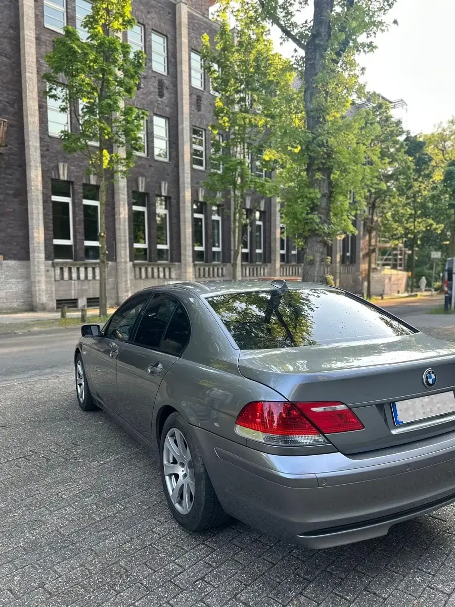 Używany BMW 750L 367 KM (269 kW) 2006 Szary Sedan/Limuzyna