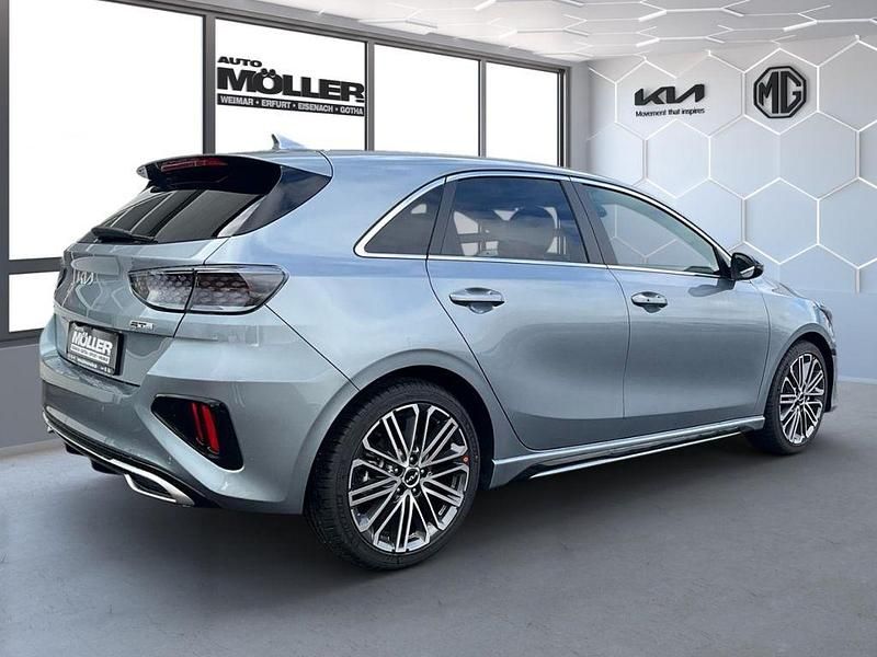 Neu Kia Ceed GT-Line 140 PS (102 kW) 2026 Silber Kleinwagen