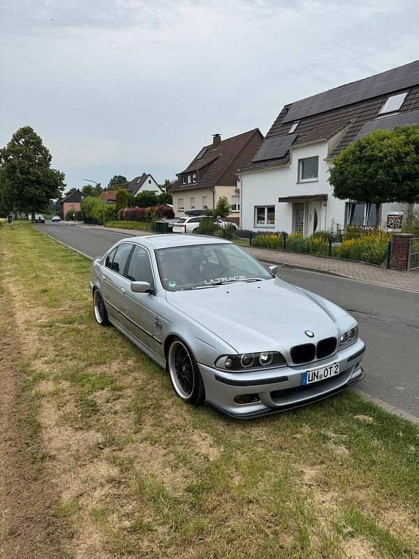Silber Gebraucht 1997 BMW 520 M Sport Limousine | 3.600 € (Fairer Preis) - Bild 1/4