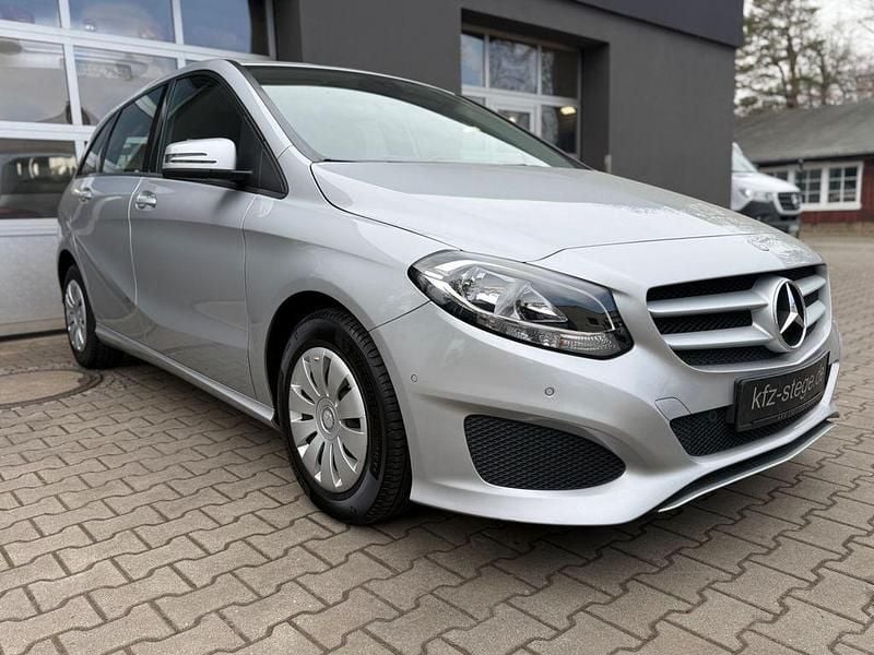 Gebraucht Mercedes B180 122 PS (89 kW) 2015 Silber Van / Kleinbus