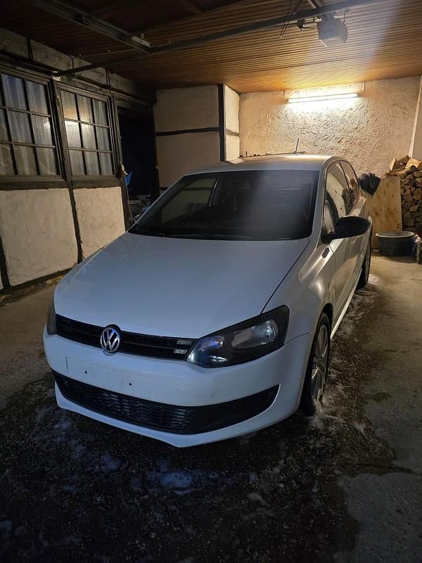 Gebraucht VW Polo 60 PS (44 kW) 2014 Weiß Kleinwagen