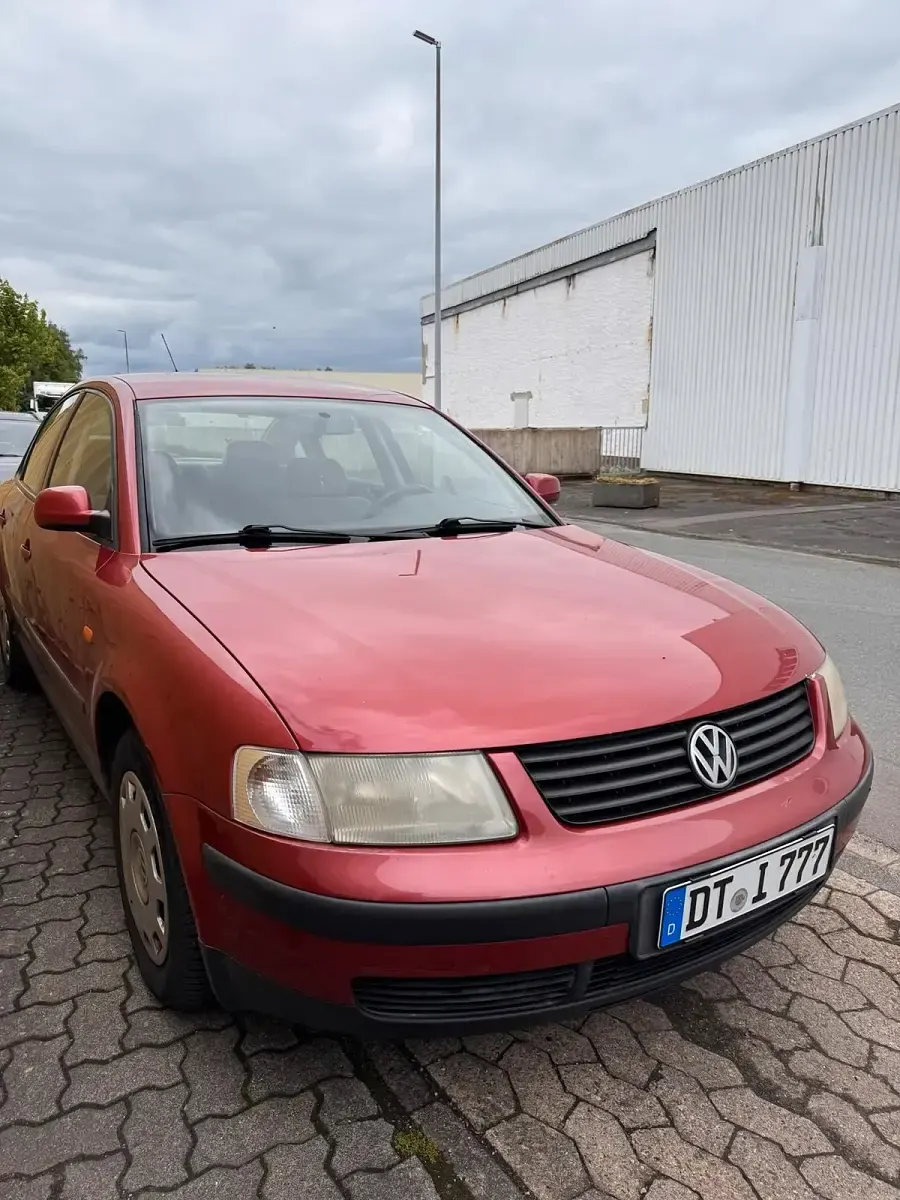 Second-hand VW Passat 101 CP (74 kW) 1997 Roșu Berlinǎ