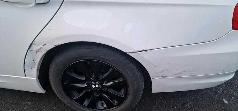 Gebraucht BMW 320 170 PS (125 kW) 2009 Weiß Limousine