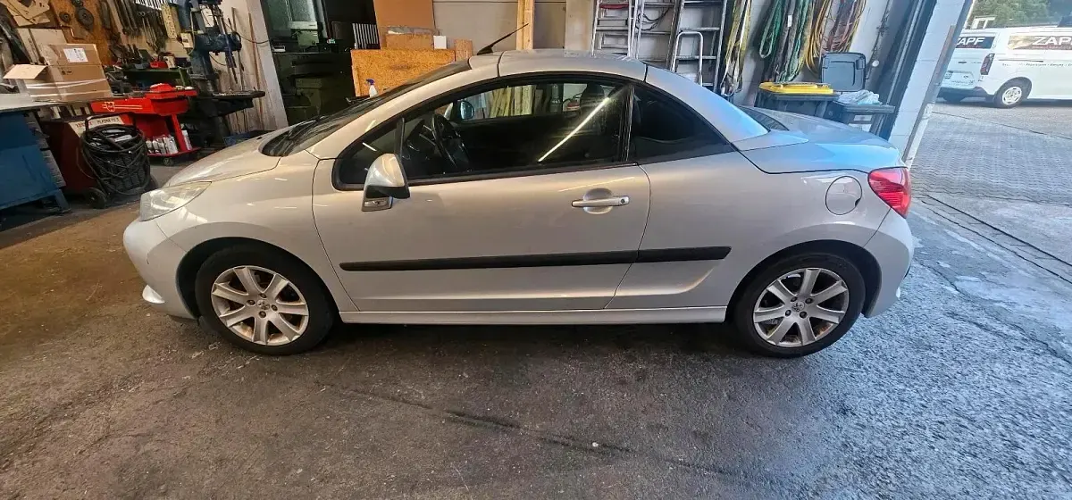 Gebraucht Peugeot 207 CC 120 PS (88 kW) 2026 Silber Cabrio