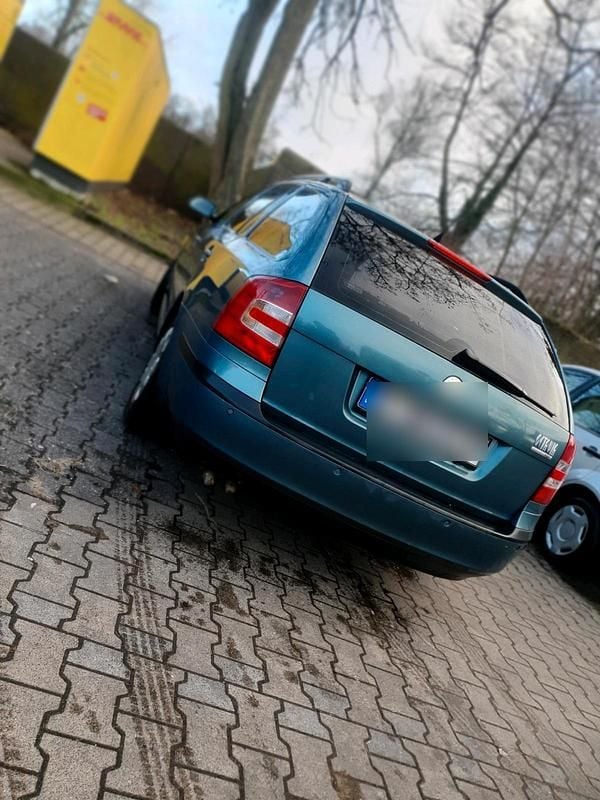 Grün Gebraucht 2007 Skoda Octavia Kombi | 2.200 € (Guter Preis) - Bild 1/4