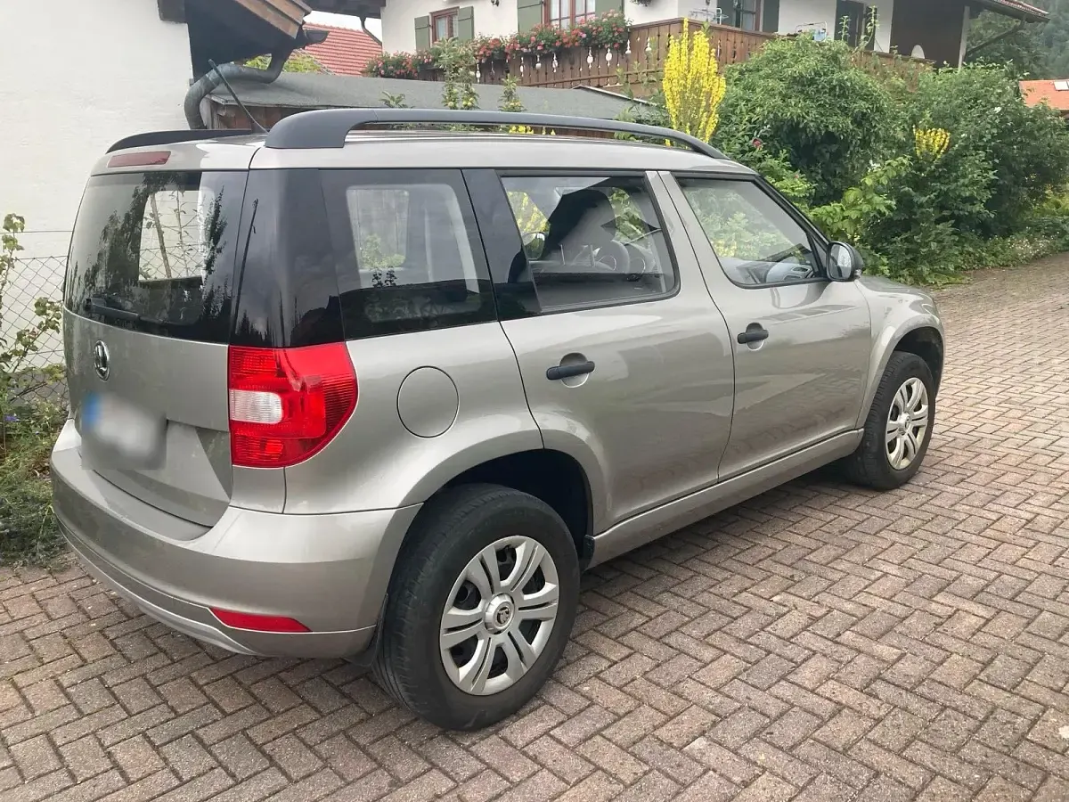 Gebraucht Skoda Yeti 122 PS (89 kW) 2015 Andere farben SUV