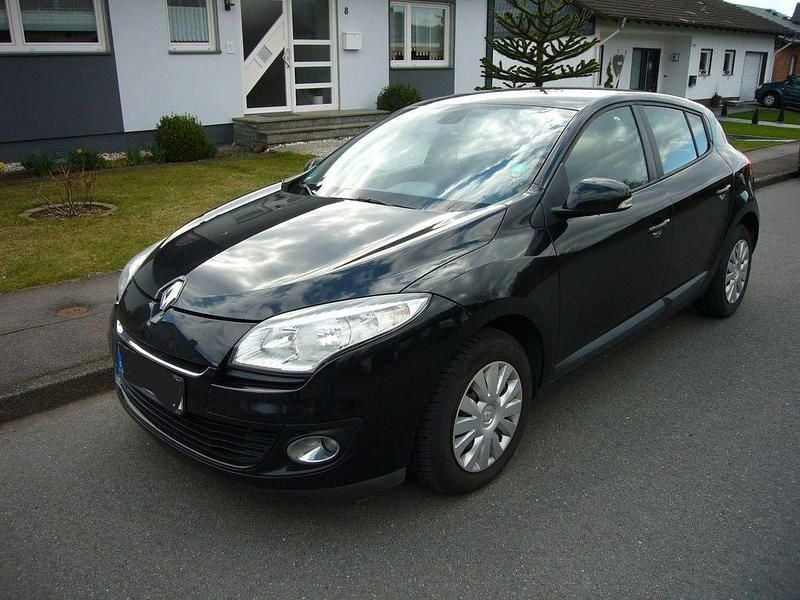 Gebraucht Renault Mégane Dynamique 110 PS (80 kW) 2013 Schwarz Limousine