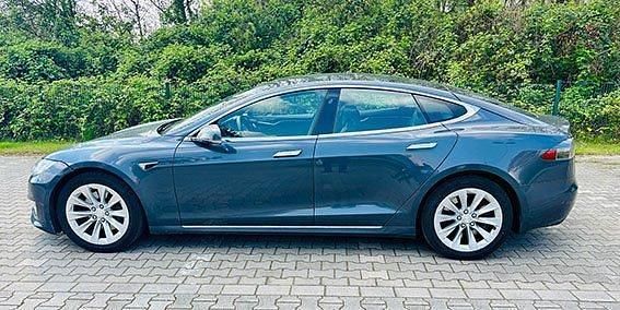 Second-hand Tesla Model S 314 kW (428 CP) 2017 Gri Hatchback