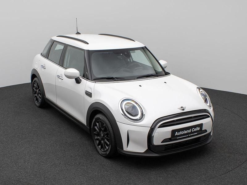 Gebraucht Mini Cooper Classic 136 PS (100 kW) 2023 Nanuq whitec6aschwarz Kleinwagen