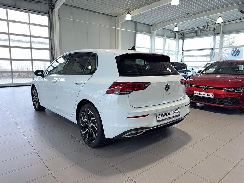 Gebraucht VW Golf VIII Move 150 PS (110 kW) 2024 Pure white Limousine