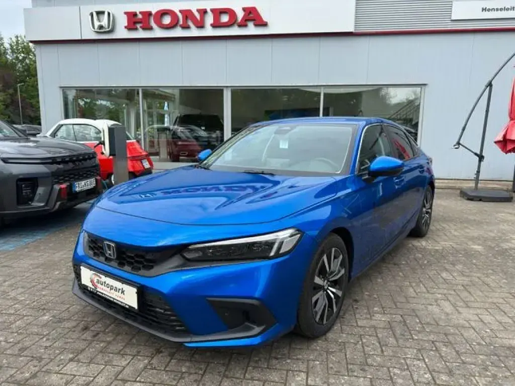 Gebraucht Honda Civic Elegance 143 PS (105 kW) 2025 Premium crystal blue (metallic) Limousine