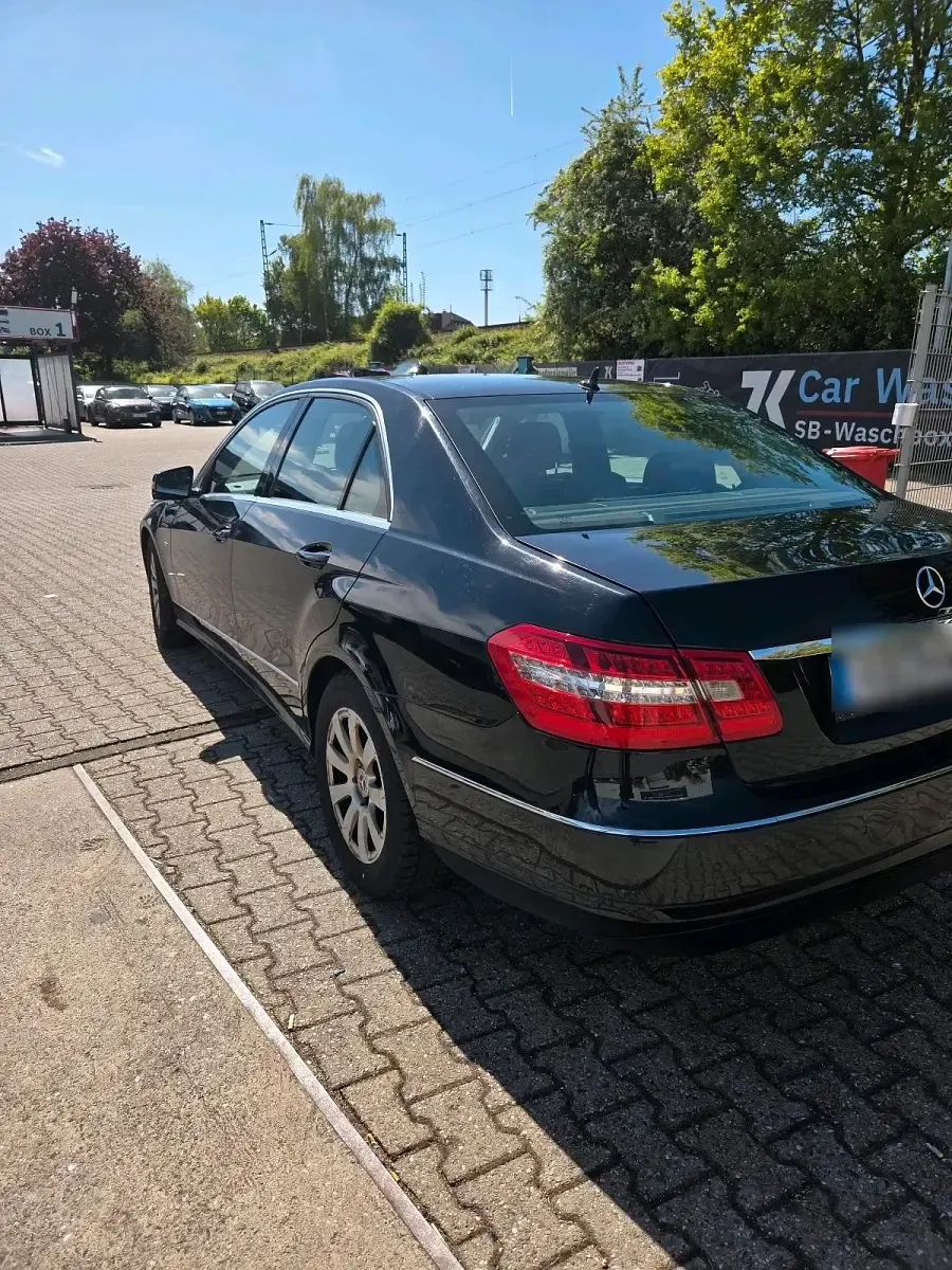 Gebraucht Mercedes E220 170 PS (125 kW) 2009 Schwarz Limousine