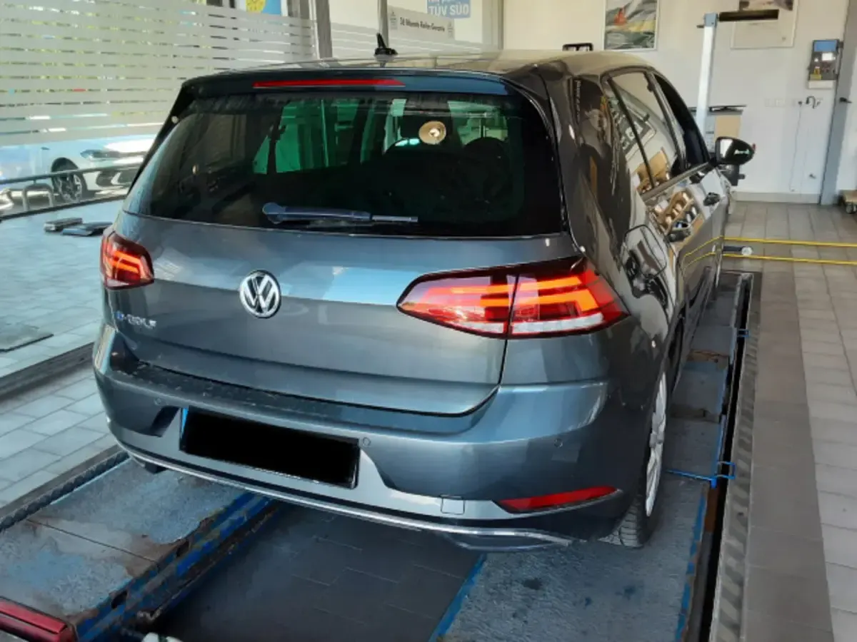 Gebraucht VW e-Golf Active 100 kW (136 PS) 2018 Kleinwagen