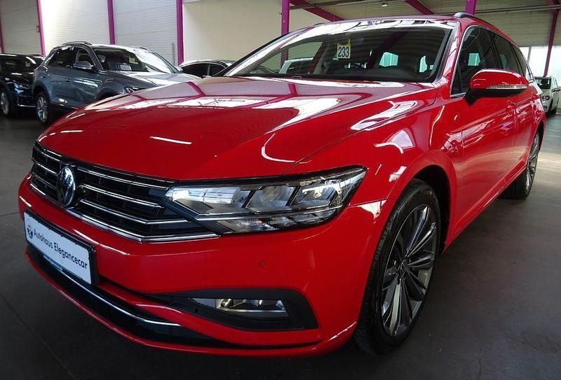 Rot Gebraucht 2023 VW Passat Limousine | 26.949 € (Fairer Preis) - Bild 1/4