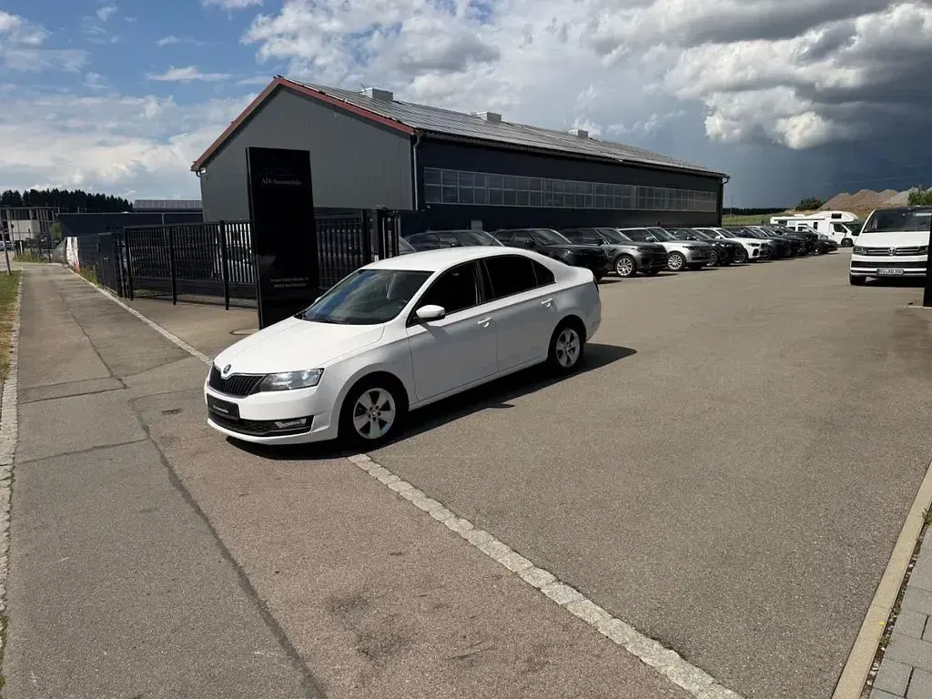 Gebraucht Skoda Rapid Ambition 95 PS (69 kW) 2019 Weiß Kleinwagen