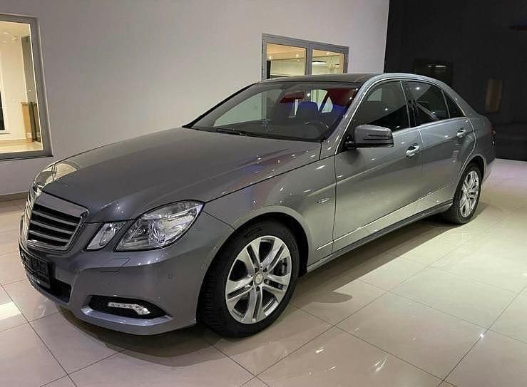 Grau Gebraucht 2009 Mercedes E220 Avantgarde Limousine | 8.900 € (Guter Preis) - Bild 1/4