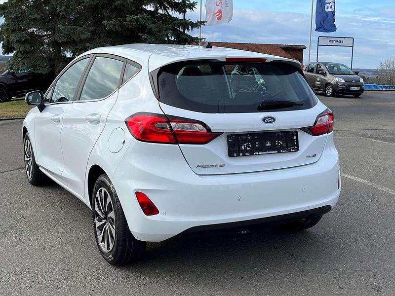 Gebraucht Ford Fiesta Titanium 125 PS (91 kW) 2023 Frostweiß Kleinwagen