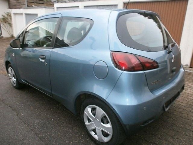 Gebraucht Mitsubishi Colt 75 PS (55 kW) 2009 Blau Kleinwagen