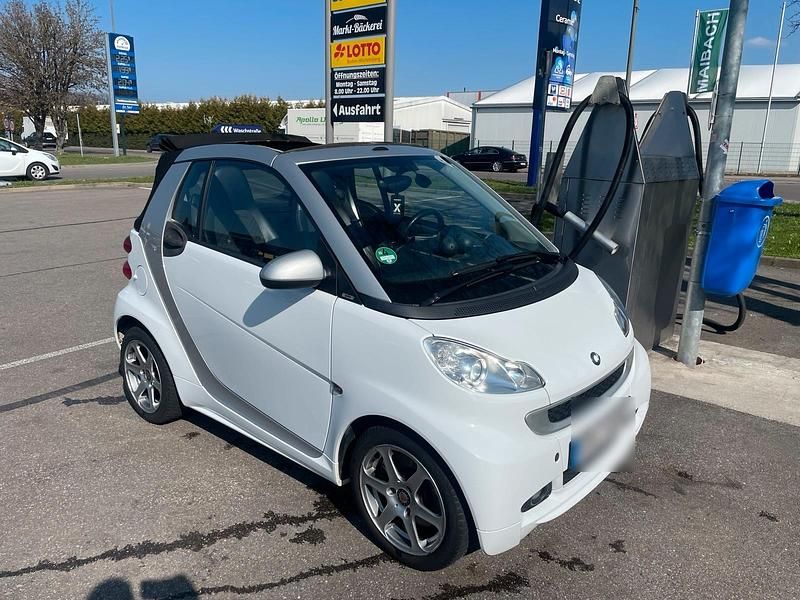 Gebraucht Smart ForTwo Cabrio 71 PS (52 kW) 2011 Weiß Cabrio