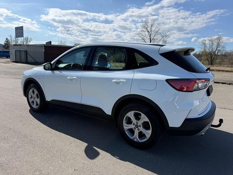 Używany Ford Kuga Cool & Connect 224 KM (164 kW) 2021 Biały SUV
