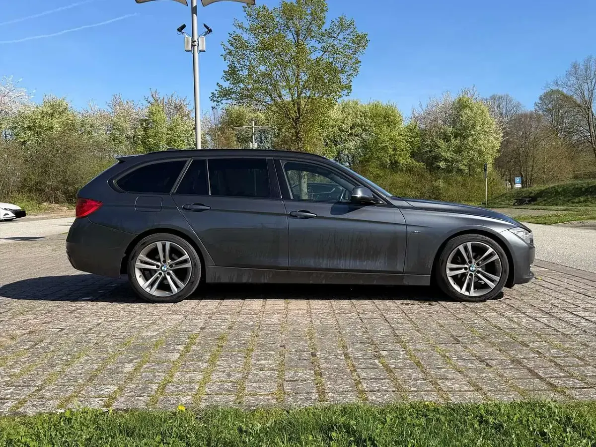 Gebraucht BMW 318 Sport Line 143 PS (105 kW) 2013 Grau Kombi
