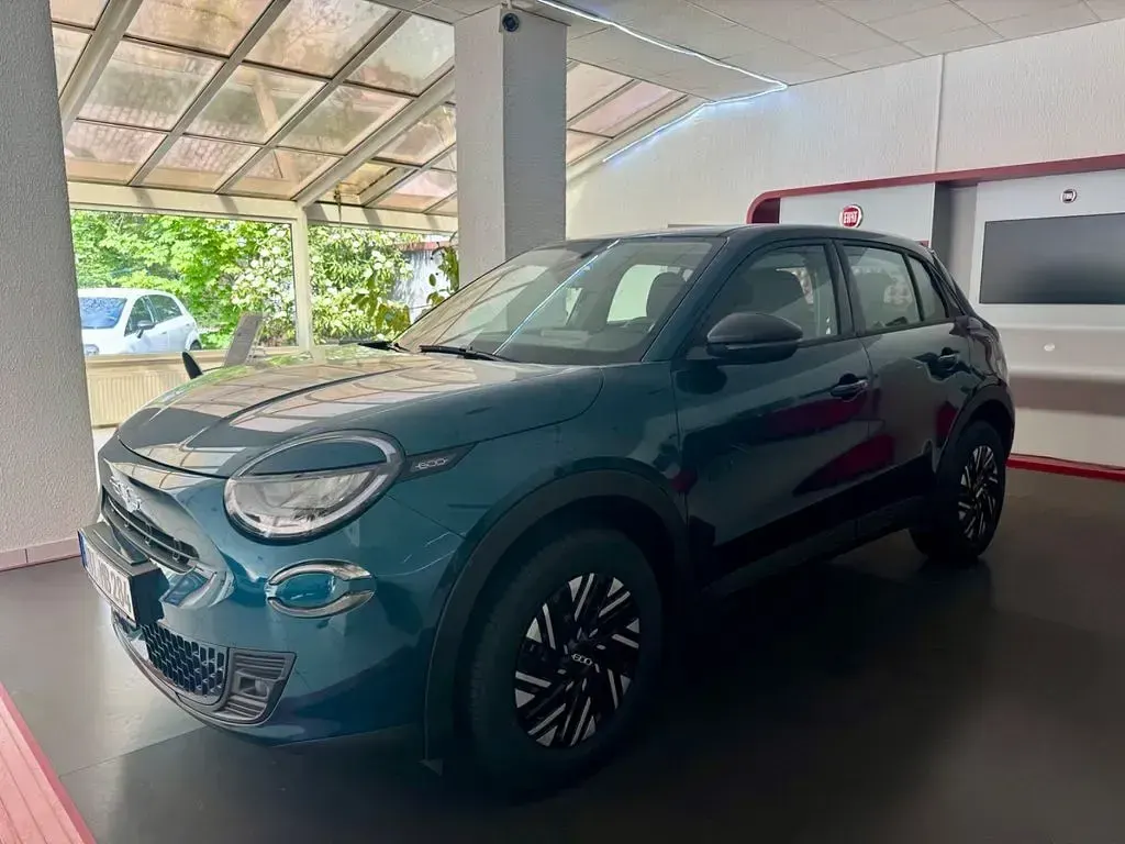 Neu Fiat 600 110 PS (80 kW) 2025 Grün SUV
