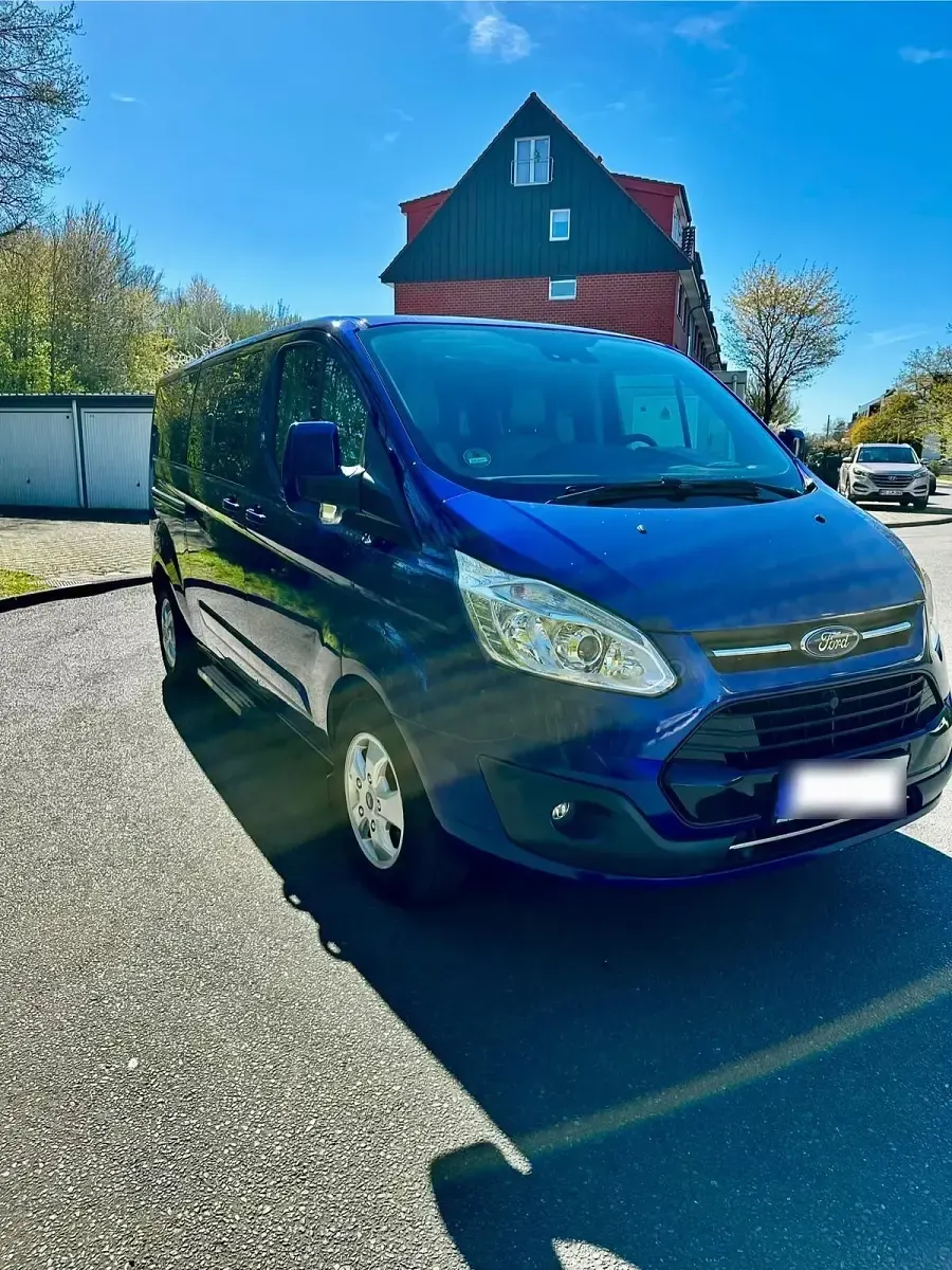 Gebraucht Ford Tourneo Titanium 170 PS (125 kW) 2017 Blau Van / Kleinbus