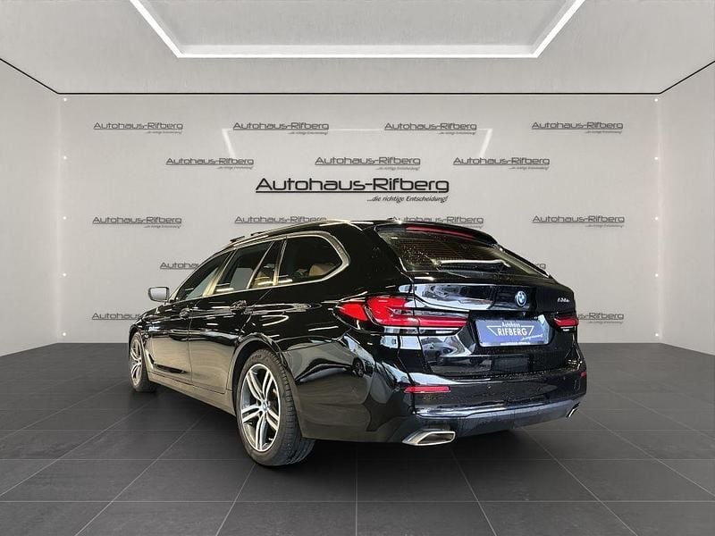 Gebraucht BMW 530e Performance 292 PS (214 kW) 2023 Schwarz Kombi