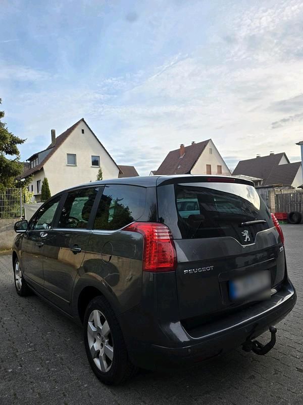 Gebraucht Peugeot 5008 156 PS (114 kW) 2012 Grau Van / Kleinbus