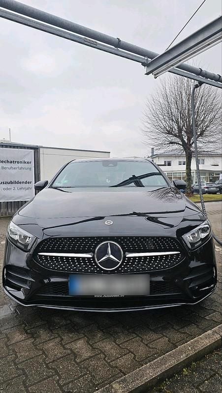 Gebraucht Mercedes A180 AMG line 136 PS (100 kW) 2019 Schwarz Limousine