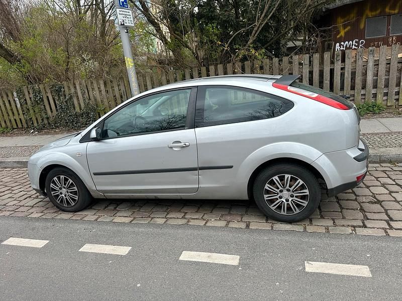 Gebraucht Ford Focus 100 PS (73 kW) 2005 Grau Coupé
