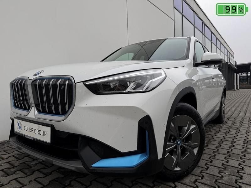 Gebraucht BMW iX1 Performance 200 kW (272 PS) 2023 Alpinweiss 3 SUV