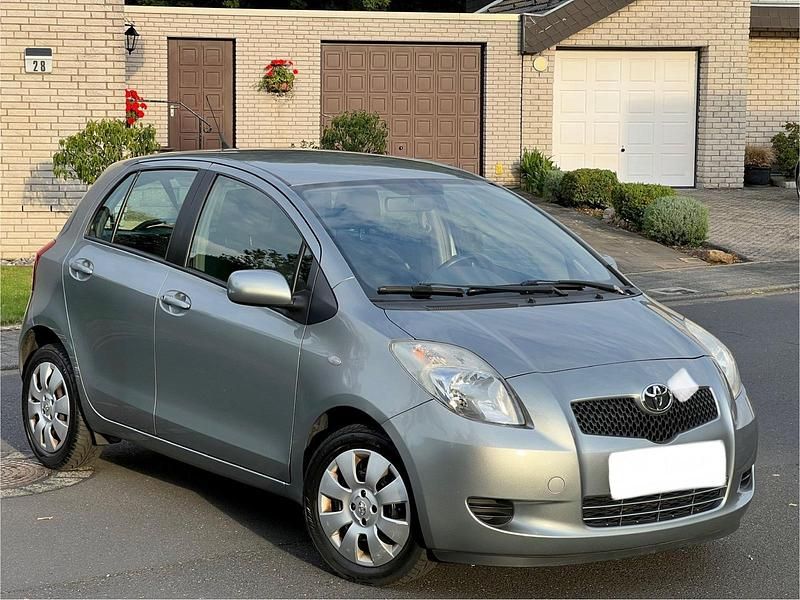 Grau Gebraucht 2008 Toyota Yaris Kleinwagen | 3.700 € (Fairer Preis) - Bild 1/4