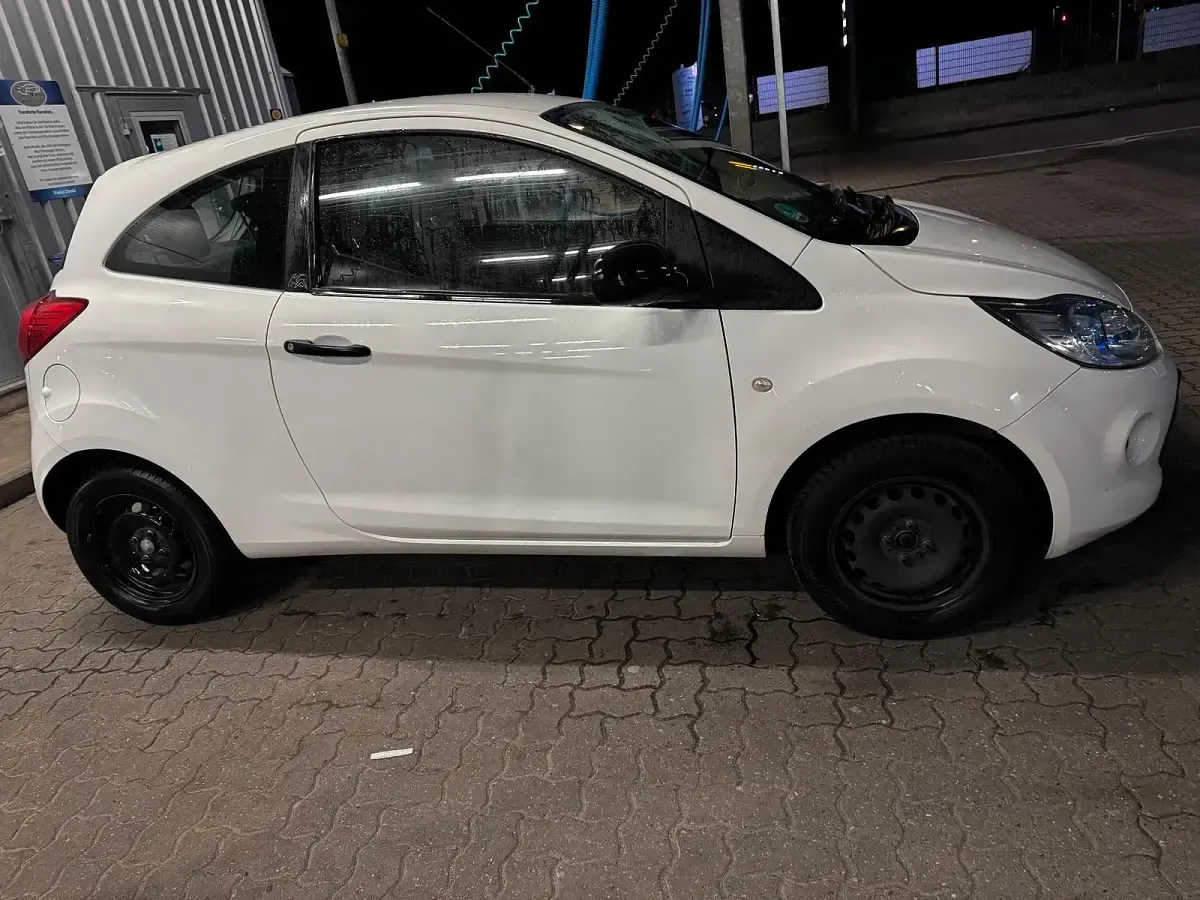 Gebraucht Ford Ka 69 PS (50 kW) 2016 Weiß Kleinwagen