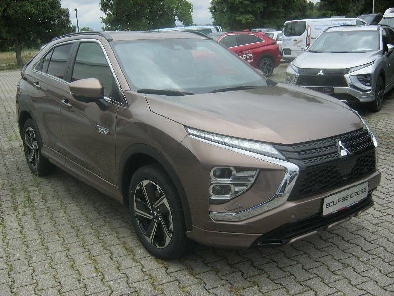Neu Mitsubishi Eclipse Cross Select 188 PS (138 kW) 2025 Braun SUV
