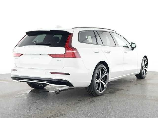 Gebraucht Volvo V60 145 PS (106 kW) 2025 Kombi