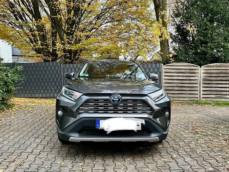 Grau Gebraucht 2019 Toyota RAV4 Lounge SUV | 28.400 € - Bild 1/4