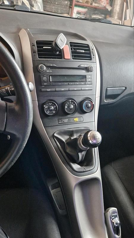 Gebraucht Toyota Auris 97 PS (71 kW) 2007 Schwarz Kleinwagen