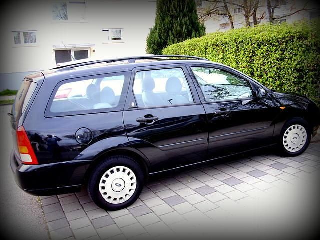 Gebraucht Ford Focus Ghia 116 PS (85 kW) 1999 Schwarz metallic Kombi