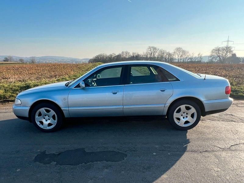 Usata Audi A8 150 CV (110 kW) 1998 Argento Berlina