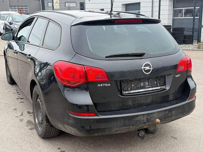 Gebraucht Opel Astra 110 PS (80 kW) 2012 Schwarz Kombi